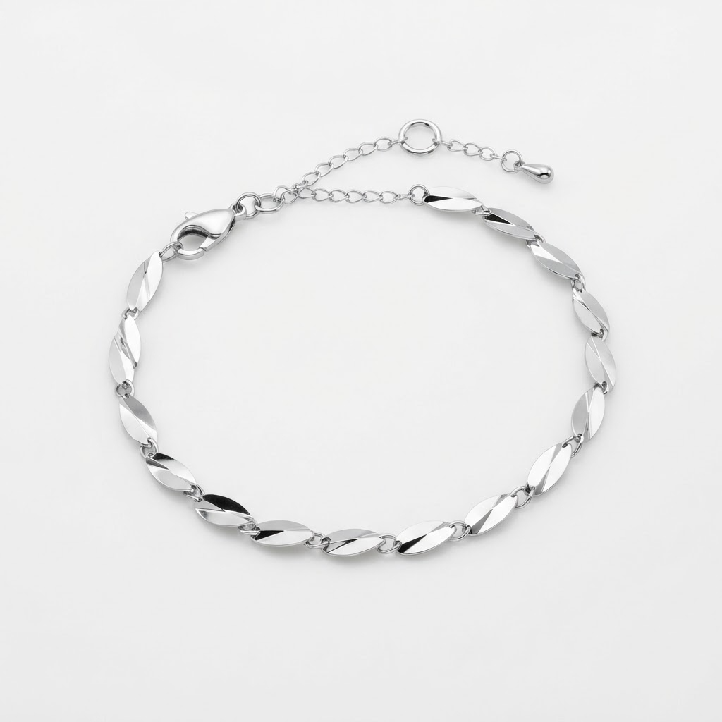 Silver-toned delicate wave link bracelet with twisted mirror-shaped flat links – elegant adjustable stainless steel bracelet 20cm plus 3cm extender with reflective faceted surface – jewelry product photo