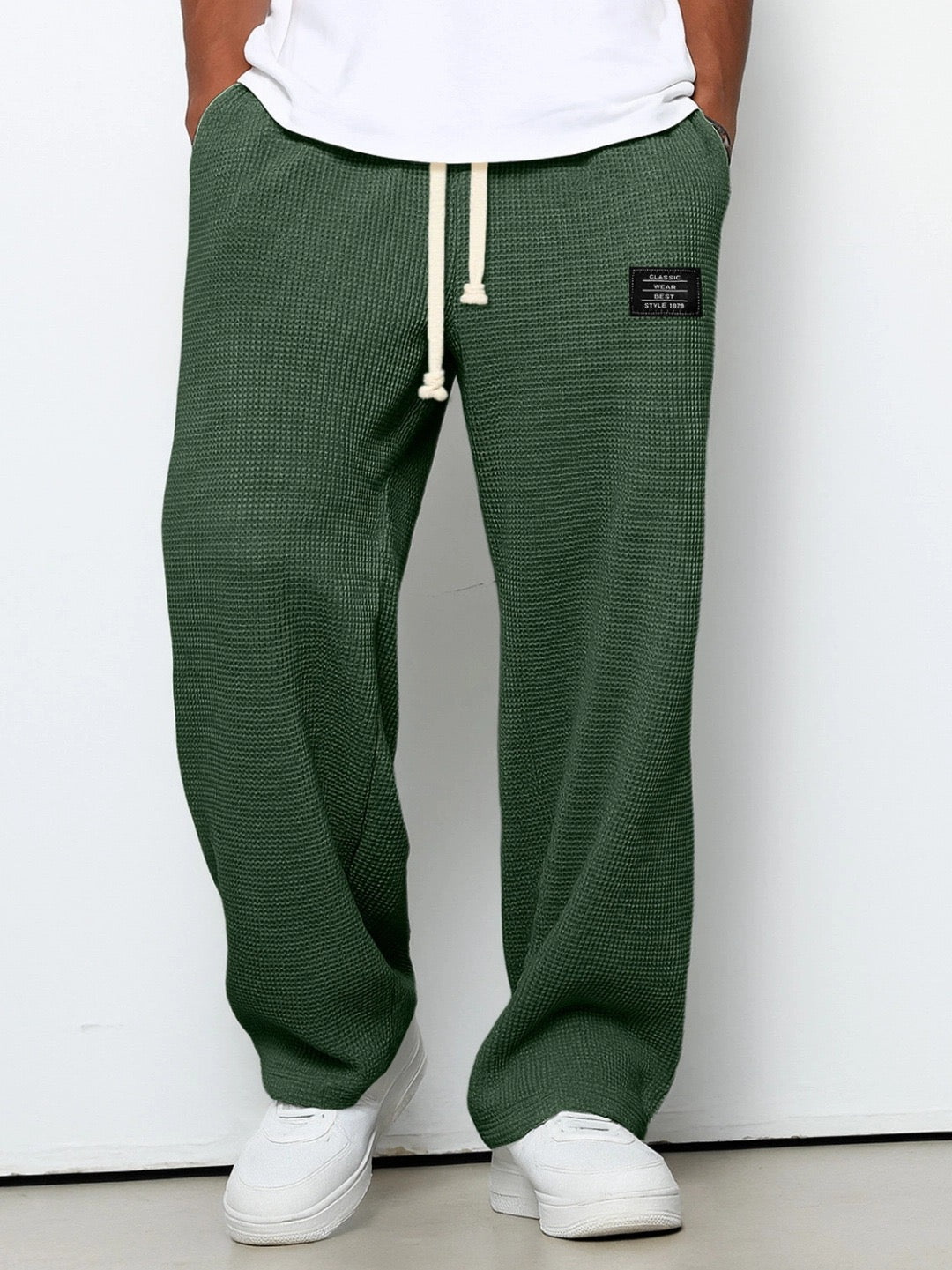Men's trousers pocket detail