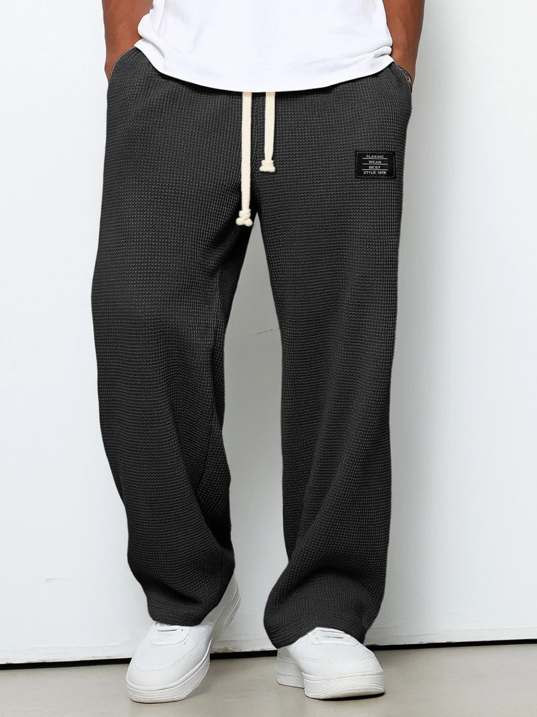 Men's trousers seam stitching detail