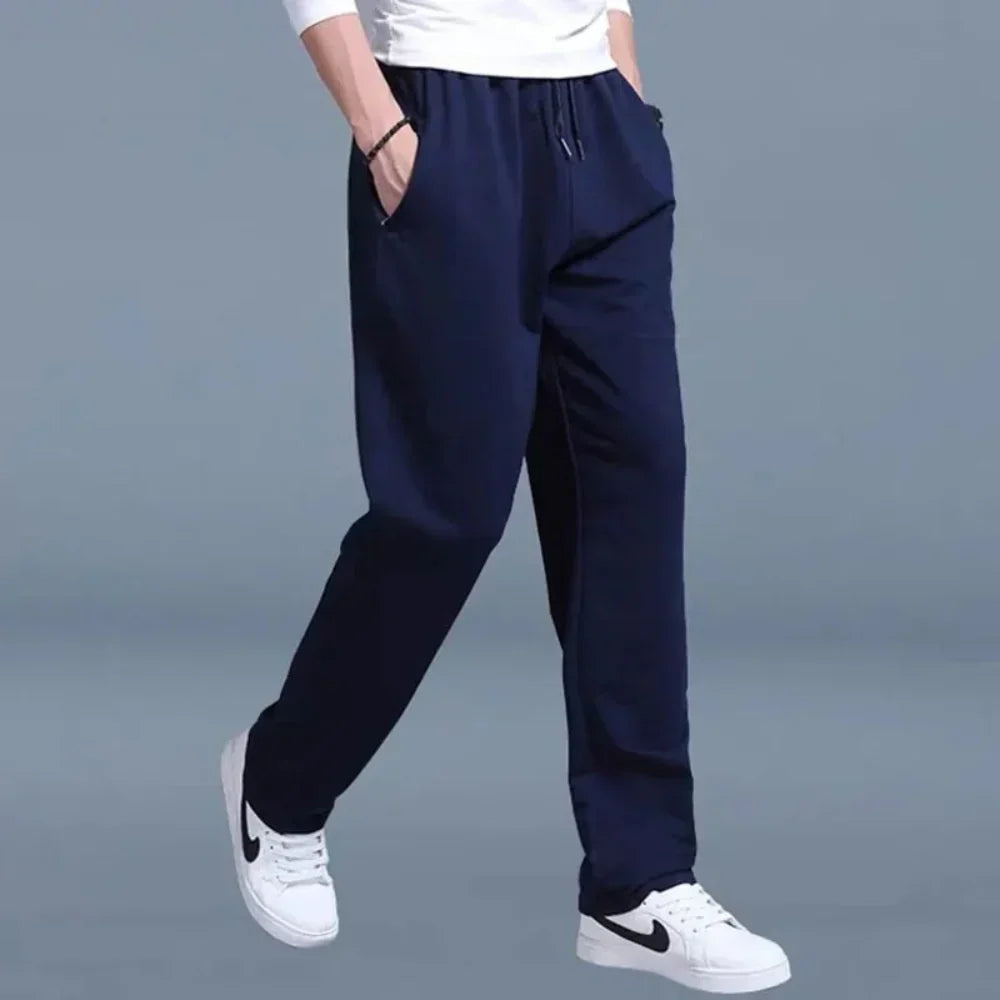 Men's joggers pocket detail