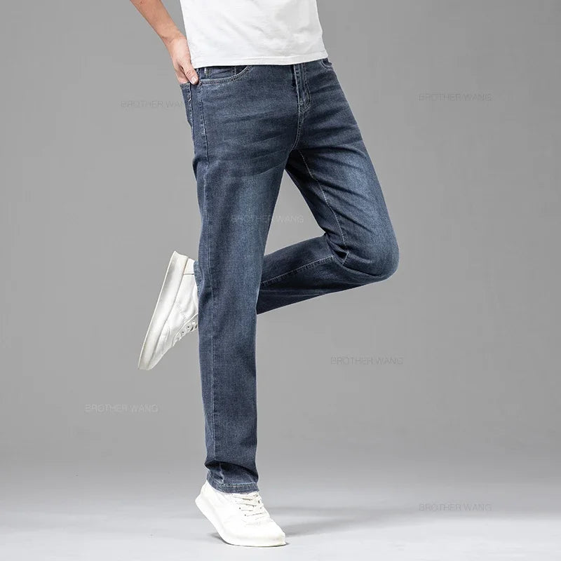 Men's stretch jeans paired with T-shirt and trainers