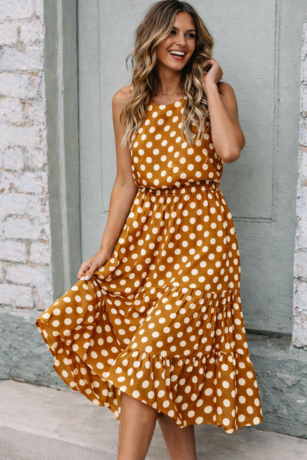 Sleeveless polka dot dress detail