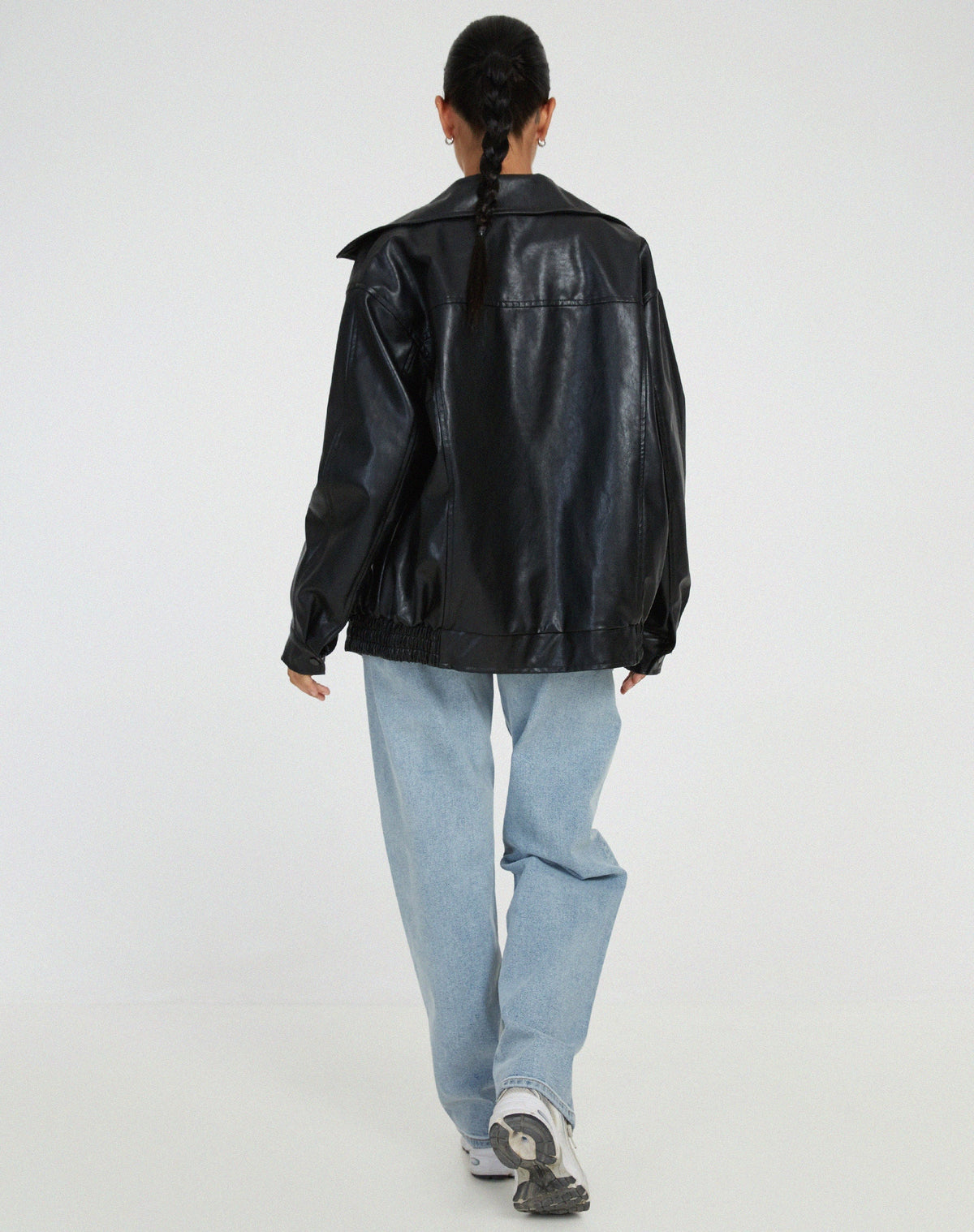 Bomber jacket collar and cuff detail
