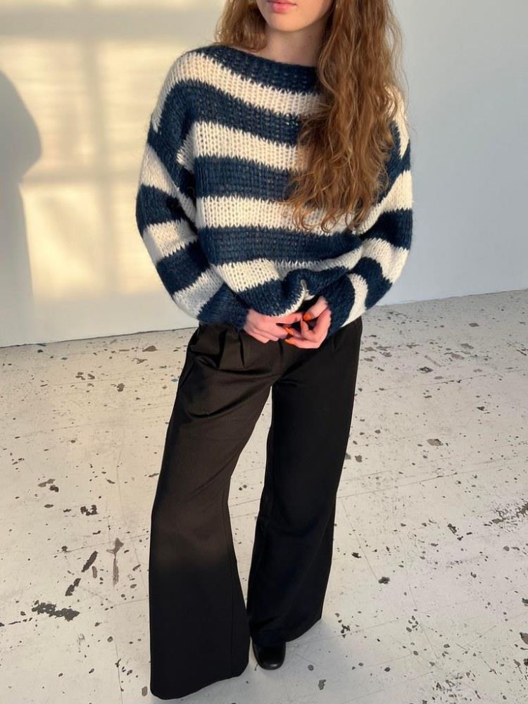 Oversized jumper long sleeve detail