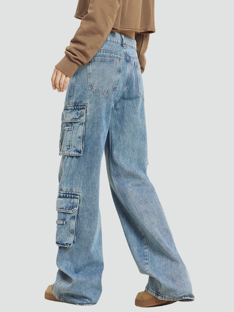 Relaxed fit cargo jeans styled outfit