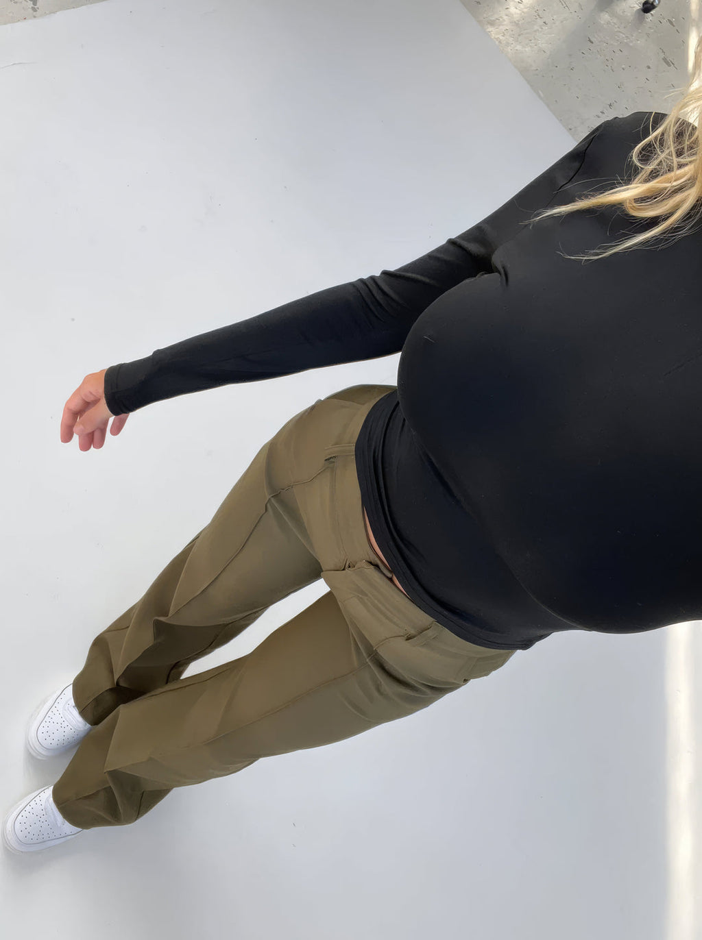 Wide-leg trousers fabric detail