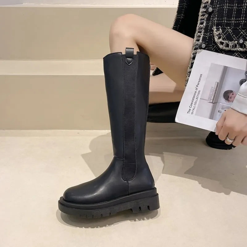 Black comfort boots sole view